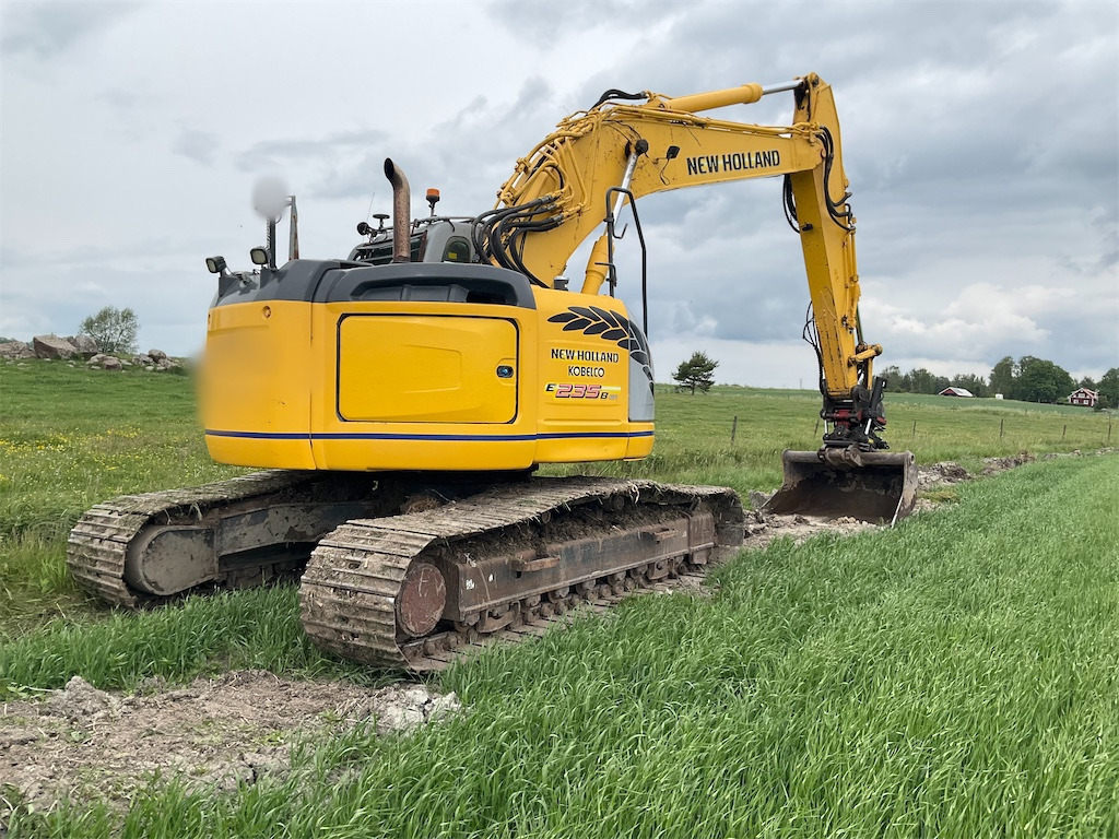 New Holland kobelco E235 B se - حفار زاحف: صورة 3 New Holland kobelco E235 B se - حفار زاحف: صورة 3