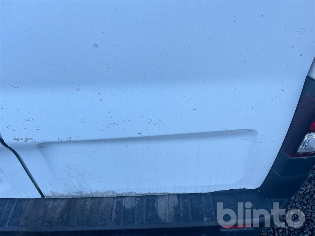 شاحنة توصيل مغلقة RENAULT Traffic: صورة 37