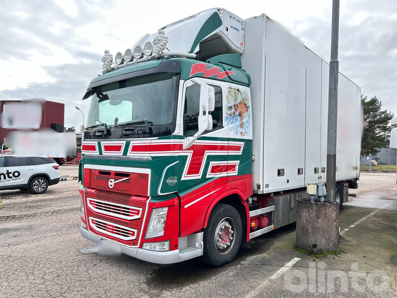 Skåpbil Volvo FH bussbyggskåp med kylaggregat - شاحنة ذات مبرد: صورة 1 Skåpbil Volvo FH bussbyggskåp med kylaggregat - شاحنة ذات مبرد: صورة 1