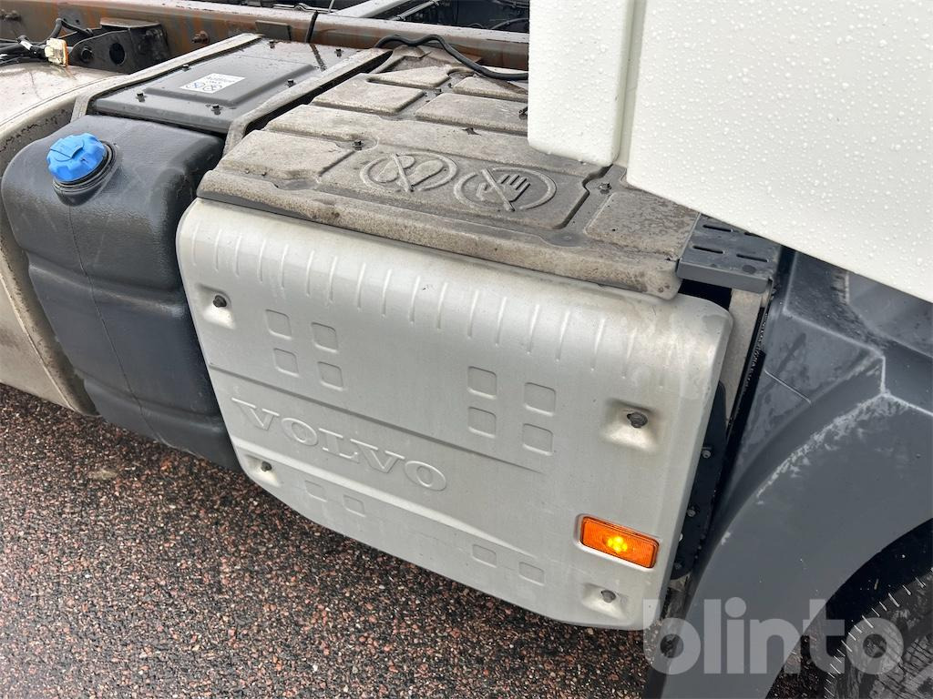 شاحنة بهيكل معدني للمقصورة VOLVO FH 6x2: صورة 22