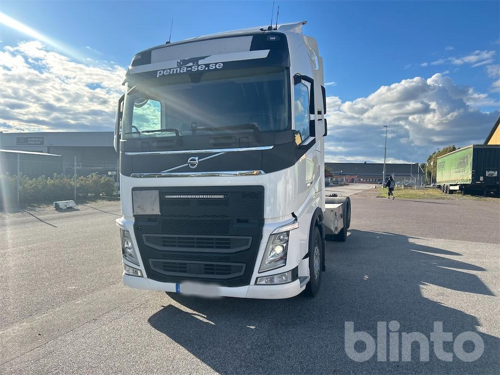 VOLVO FH 6x2 - شاحنة بهيكل معدني للمقصورة: صورة 2 VOLVO FH 6x2 - شاحنة بهيكل معدني للمقصورة: صورة 2