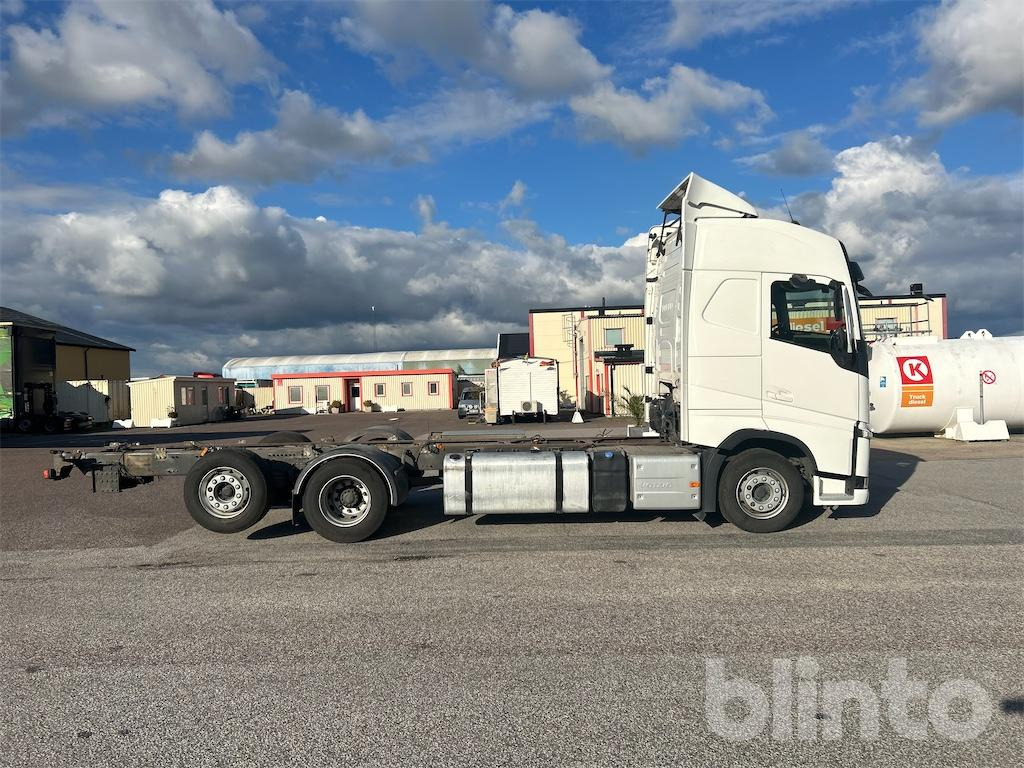 VOLVO FH 6x2 - شاحنة بهيكل معدني للمقصورة: صورة 5 VOLVO FH 6x2 - شاحنة بهيكل معدني للمقصورة: صورة 5