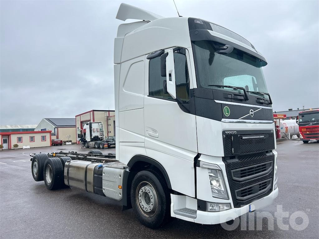 VOLVO FH 6x2 - شاحنة بهيكل معدني للمقصورة: صورة 3 VOLVO FH 6x2 - شاحنة بهيكل معدني للمقصورة: صورة 3