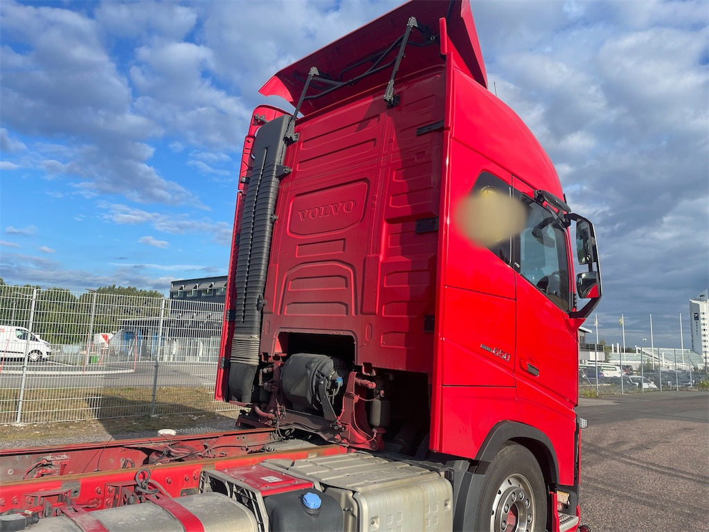 VOLVO FH16 650 6x2 - شاحنة بهيكل معدني للمقصورة: صورة 3 VOLVO FH16 650 6x2 - شاحنة بهيكل معدني للمقصورة: صورة 3