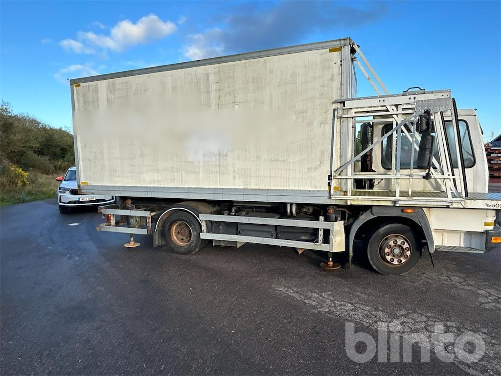 VOLVO FL608 J MNLAST 4*2 - شاحنة تموين الطائرات: صورة 4 VOLVO FL608 J MNLAST 4*2 - شاحنة تموين الطائرات: صورة 4