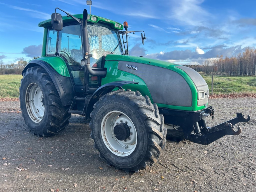 Valtra T140 4WD med frontlyft - جرار: صورة 5 Valtra T140 4WD med frontlyft - جرار: صورة 5