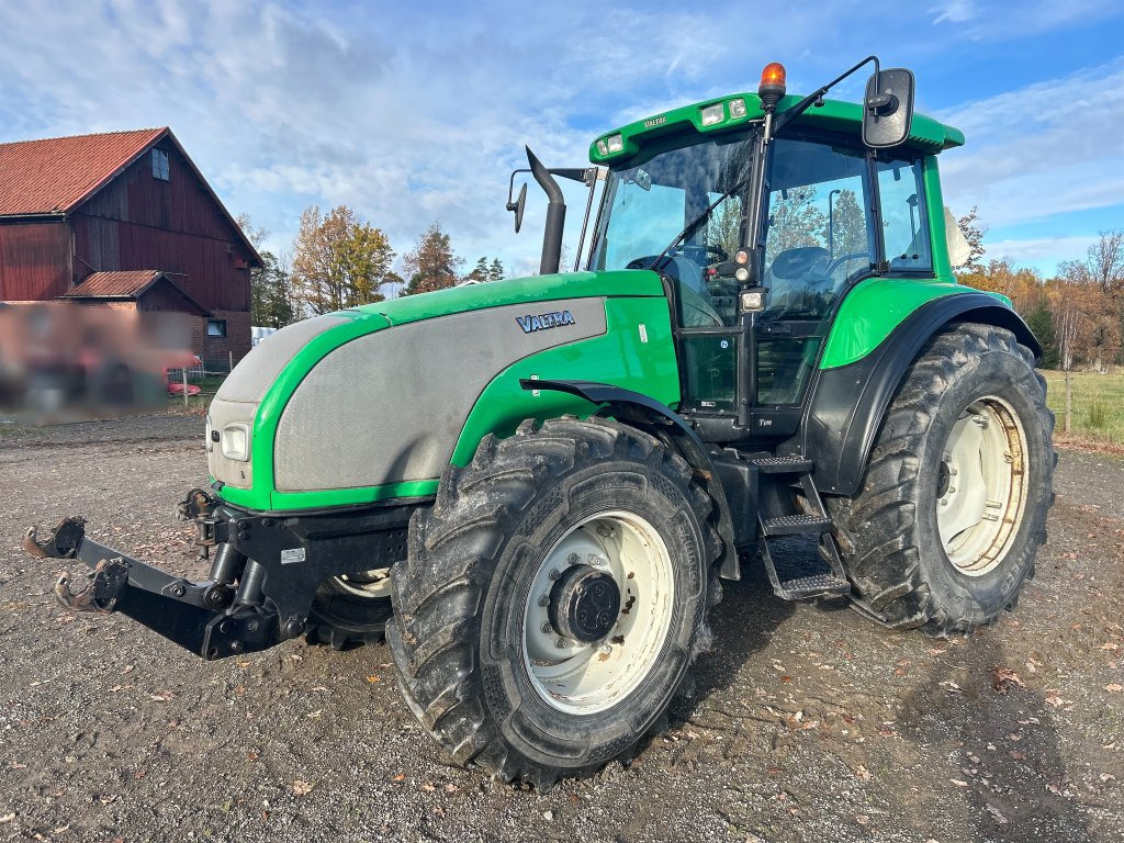 Valtra T140 4WD med frontlyft - جرار: صورة 1 Valtra T140 4WD med frontlyft - جرار: صورة 1