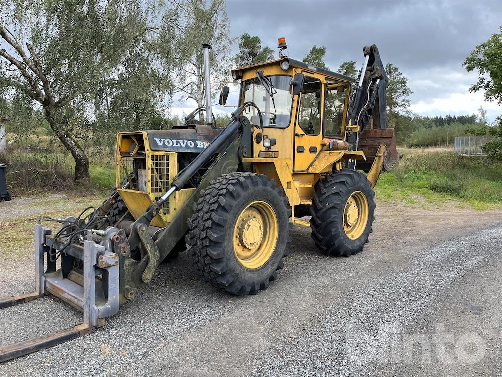 Volvo BM 6300 med redskap - لودر ذو محراث خلفي/ باكهو: صورة 1 Volvo BM 6300 med redskap - لودر ذو محراث خلفي/ باكهو: صورة 1