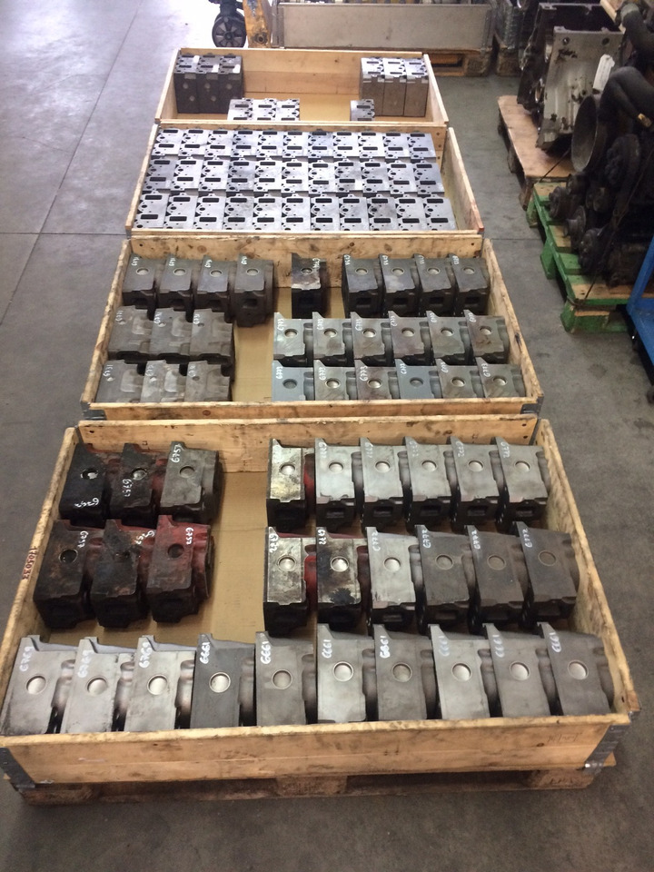 TESTATA MOTORE MAN D2865 / D2866 2V / D2876 2V / D2848 2V / D2840 2V / D2842 2V - رأس أسطوانية: صورة 1 TESTATA MOTORE MAN D2865 / D2866 2V / D2876 2V / D2848 2V / D2840 2V / D2842 2V - رأس أسطوانية: صورة 1