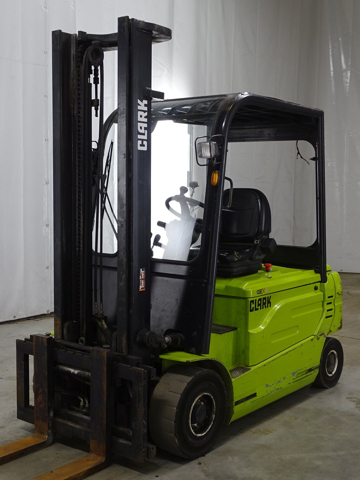 Clark GEX30 - رافعة شوكية كهربائية: صورة 1 Clark GEX30 - رافعة شوكية كهربائية: صورة 1