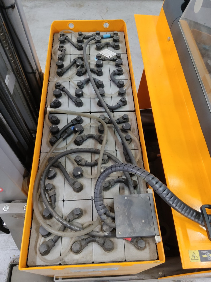 Jungheinrich ETV214 - رافعة شوكية للوصول للأماكن الضيقة: صورة 4 Jungheinrich ETV214 - رافعة شوكية للوصول للأماكن الضيقة: صورة 4