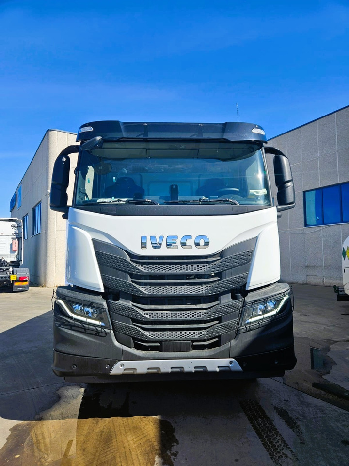 Iveco X-Way AD300X46Z HR ON+ - شاحنات مسطحة, شاحنة كرين: صورة 2 Iveco X-Way AD300X46Z HR ON+ - شاحنات مسطحة, شاحنة كرين: صورة 2