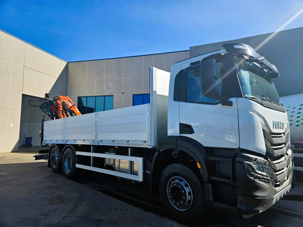 Iveco X-Way AD300X46Z HR ON+ - شاحنات مسطحة, شاحنة كرين: صورة 3 Iveco X-Way AD300X46Z HR ON+ - شاحنات مسطحة, شاحنة كرين: صورة 3