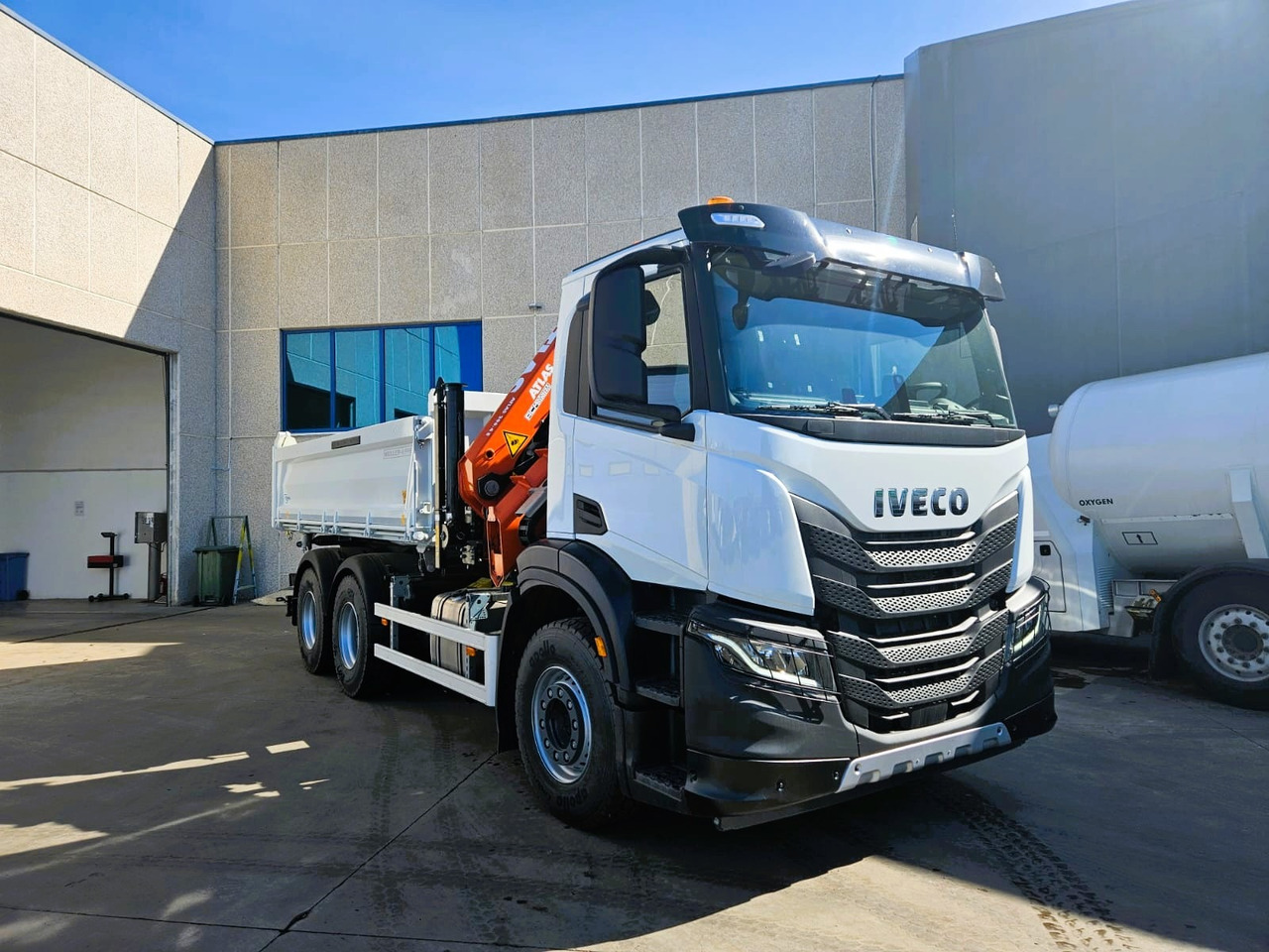 Iveco - شاحنات مسطحة, شاحنة كرين: صورة 2 Iveco - شاحنات مسطحة, شاحنة كرين: صورة 2