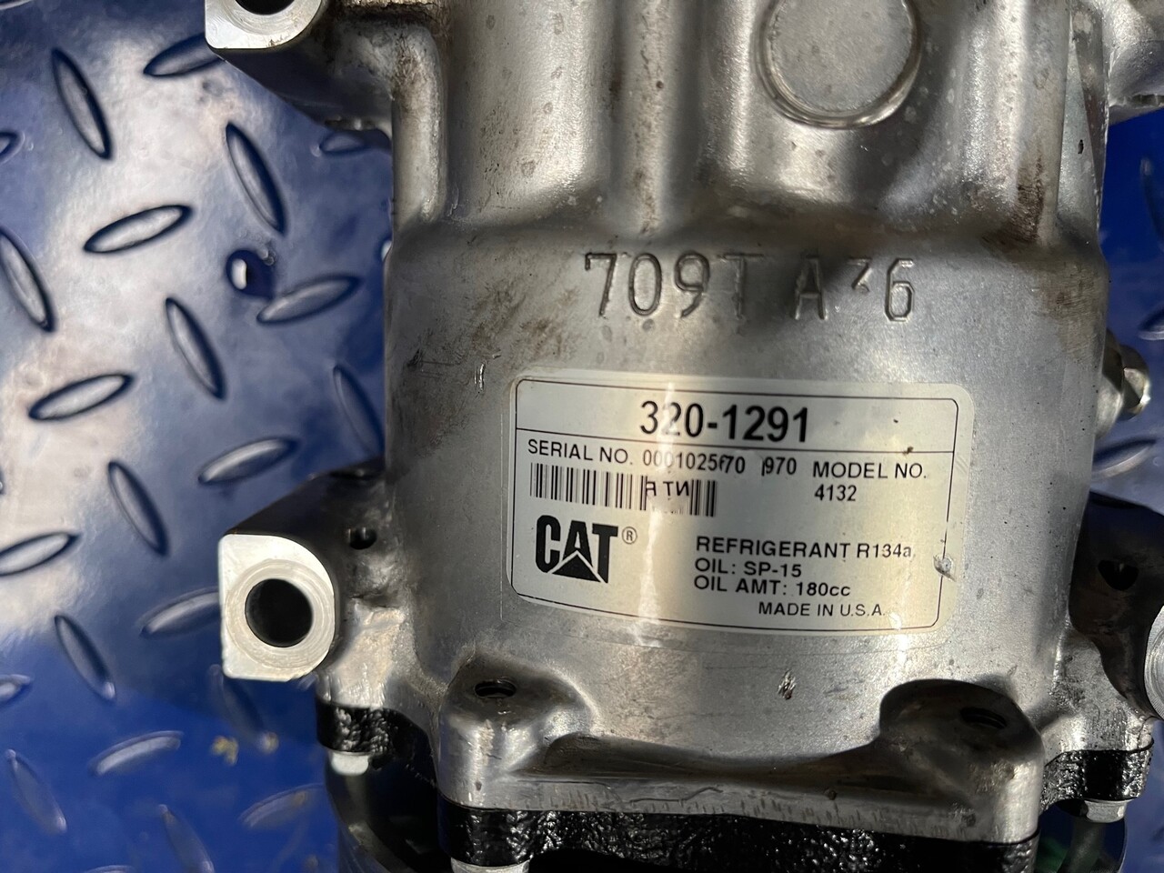 CAT 320-1291 Clima compressor - ضاغط المكيف - آلات الإنشاء: صورة 3 CAT 320-1291 Clima compressor - ضاغط المكيف - آلات الإنشاء: صورة 3