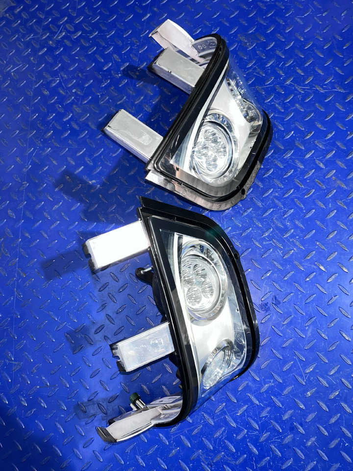 HELLA Headlight Set 1KE996 600-05 / 06 - المصابيح الأمامية: صورة 2 HELLA Headlight Set 1KE996 600-05 / 06 - المصابيح الأمامية: صورة 2