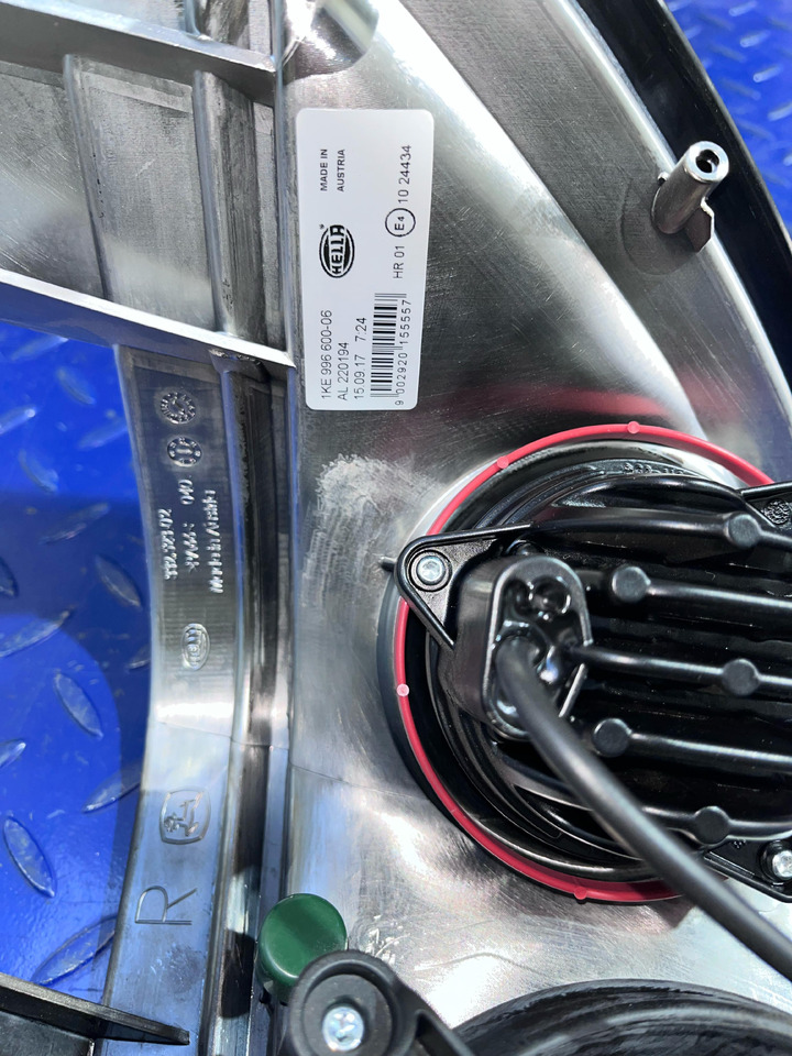 HELLA Headlight Set 1KE996 600-05 / 06 - المصابيح الأمامية: صورة 5 HELLA Headlight Set 1KE996 600-05 / 06 - المصابيح الأمامية: صورة 5