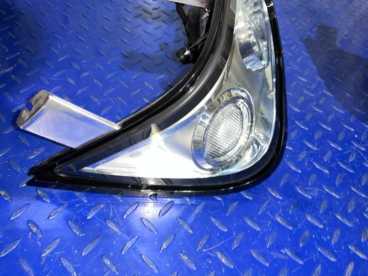 HELLA Headlight Set 1KE996 600-05 / 06 - المصابيح الأمامية: صورة 3 HELLA Headlight Set 1KE996 600-05 / 06 - المصابيح الأمامية: صورة 3