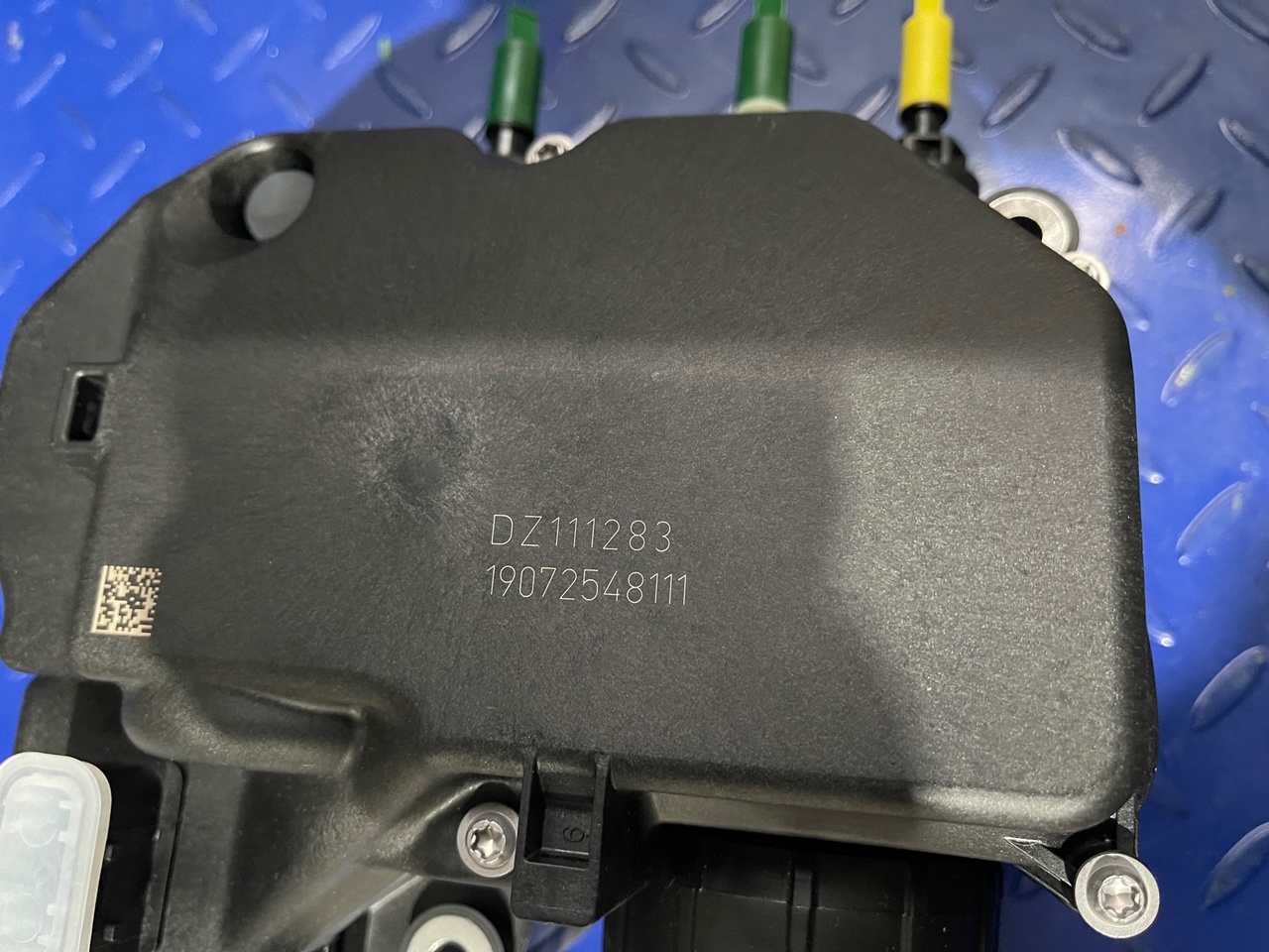 John Deere 8400 Harvester SCR Pump DZ111283 - علبة العادم/ نظام العادم - آلات الحصاد: صورة 4 John Deere 8400 Harvester SCR Pump DZ111283 - علبة العادم/ نظام العادم - آلات الحصاد: صورة 4
