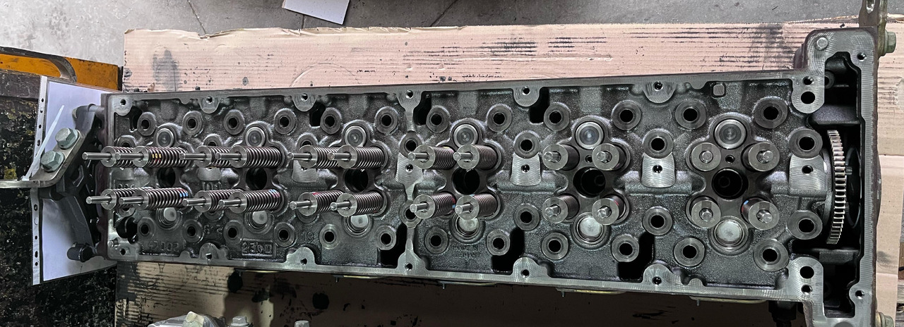 Mercedes Actros MP4 Euro 6 Cylinderhead OM470 - المحرك و قطع الغيار - شاحنة: صورة 1 Mercedes Actros MP4 Euro 6 Cylinderhead OM470 - المحرك و قطع الغيار - شاحنة: صورة 1