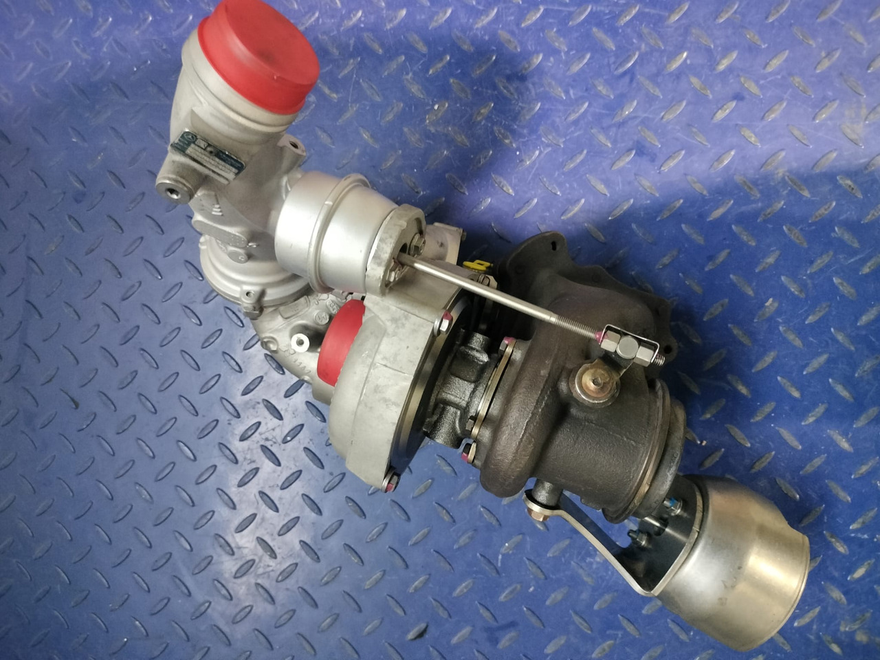 Mercedes Benz BiTurbocharger A6510901686 - تربو - شاحنة توصيل مغلقة: صورة 2 Mercedes Benz BiTurbocharger A6510901686 - تربو - شاحنة توصيل مغلقة: صورة 2