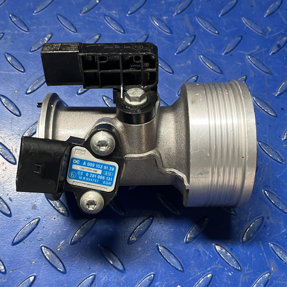 Mercedes Benz Intake pipe with sensor A9360900431 OM936 - قطع الغيار: صورة 4 Mercedes Benz Intake pipe with sensor A9360900431 OM936 - قطع الغيار: صورة 4