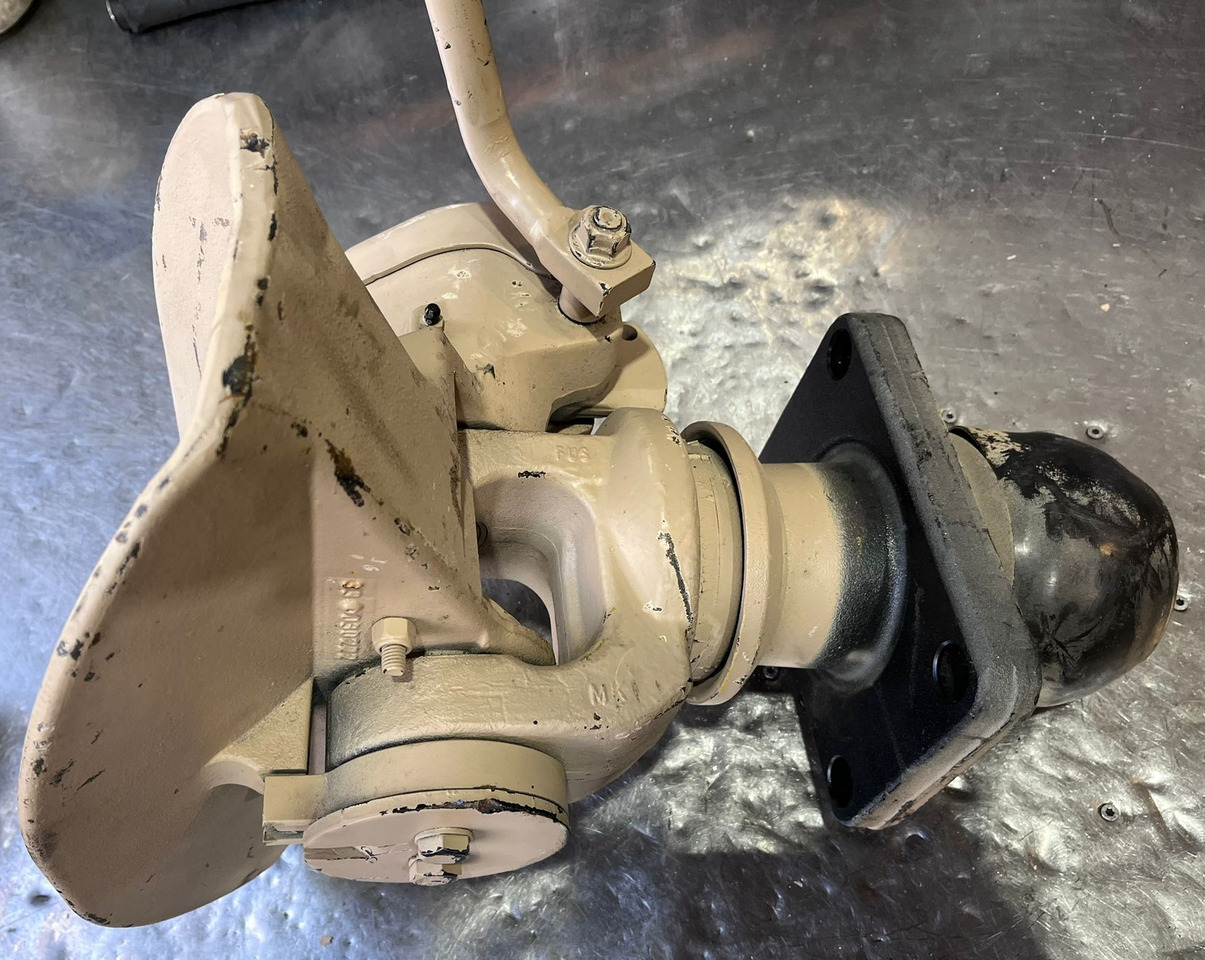 Ringfeder Fifth wheel coupler - قطع الغيار - آلات زراعية: صورة 2 Ringfeder Fifth wheel coupler - قطع الغيار - آلات زراعية: صورة 2