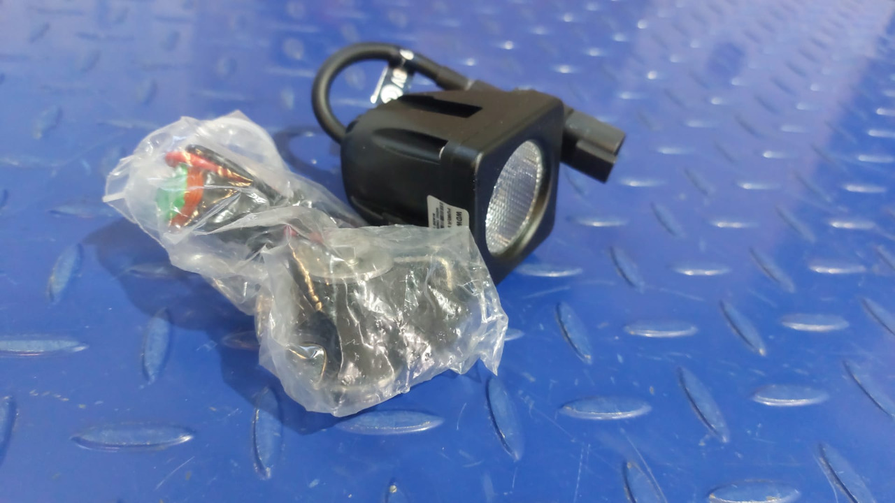 WELDEX-1040S Far lumina de lucru - المصابيح الأمامية - آلات الإنشاء: صورة 3 WELDEX-1040S Far lumina de lucru - المصابيح الأمامية - آلات الإنشاء: صورة 3