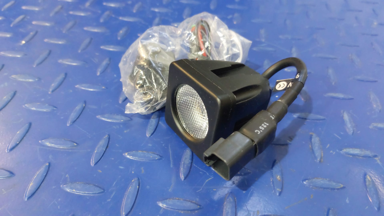 WELDEX-1040S Far lumina de lucru - المصابيح الأمامية - آلات الإنشاء: صورة 1 WELDEX-1040S Far lumina de lucru - المصابيح الأمامية - آلات الإنشاء: صورة 1