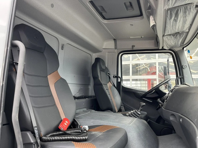 Interior photo 3: تأجير Mercedes-Benz Atego 1725 4x4 Refrigerator Truck (6 units) Mercedes-Benz Atego 1725 4x4 Refrigerator Truck (6 units)