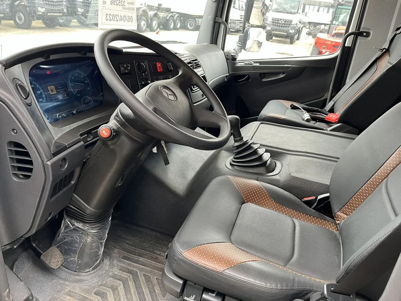 Interior photo 1: تأجير Mercedes-Benz Atego 1725 4x4 Refrigerator Truck (6 units) Mercedes-Benz Atego 1725 4x4 Refrigerator Truck (6 units)