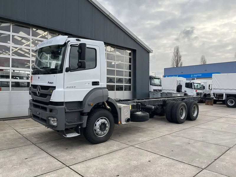 Mercedes-Benz Axor 3344 6x4 Chassis Cabin - شاحنة بهيكل معدني للمقصورة: صورة 1 Mercedes-Benz Axor 3344 6x4 Chassis Cabin - شاحنة بهيكل معدني للمقصورة: صورة 1