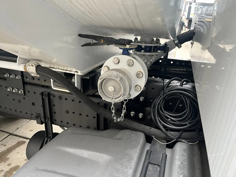 شاحنة صهريج للبيع  Mercedes-Benz Axor 3344 6x4 Water Tank Truck: صورة 14