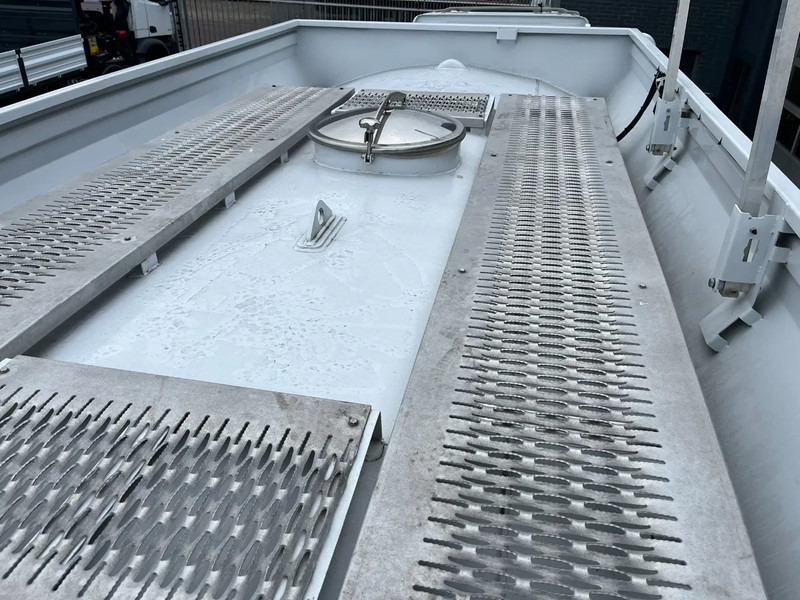 شاحنة صهريج للبيع  Mercedes-Benz Axor 3344 6x4 Water Tank Truck: صورة 20