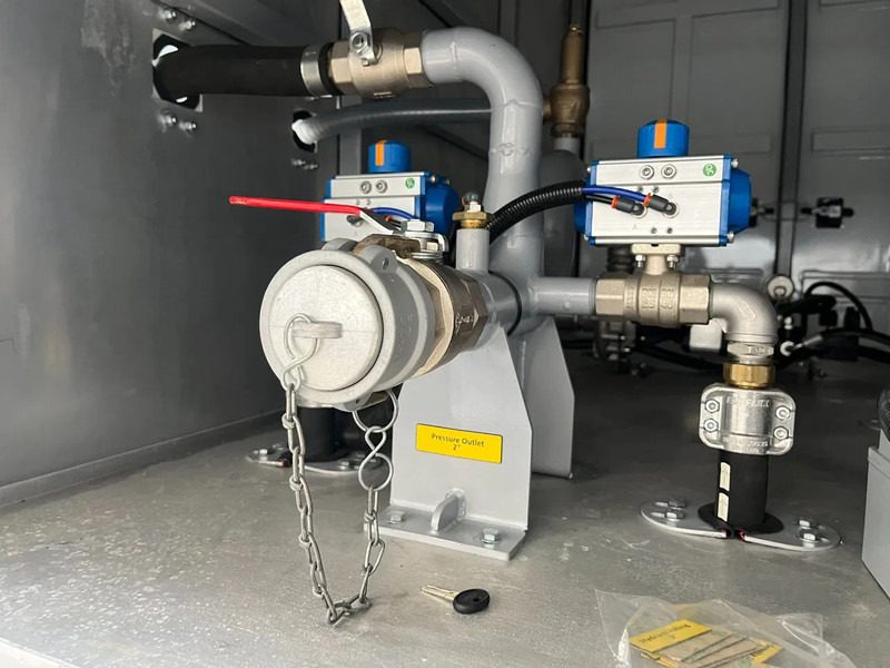 شاحنة صهريج للبيع  Mercedes-Benz Axor 3344 6x4 Water Tank Truck: صورة 16