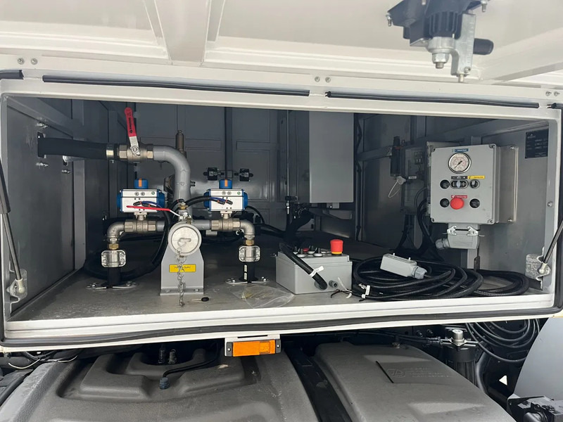 شاحنة صهريج للبيع  Mercedes-Benz Axor 3344 6x4 Water Tank Truck: صورة 15