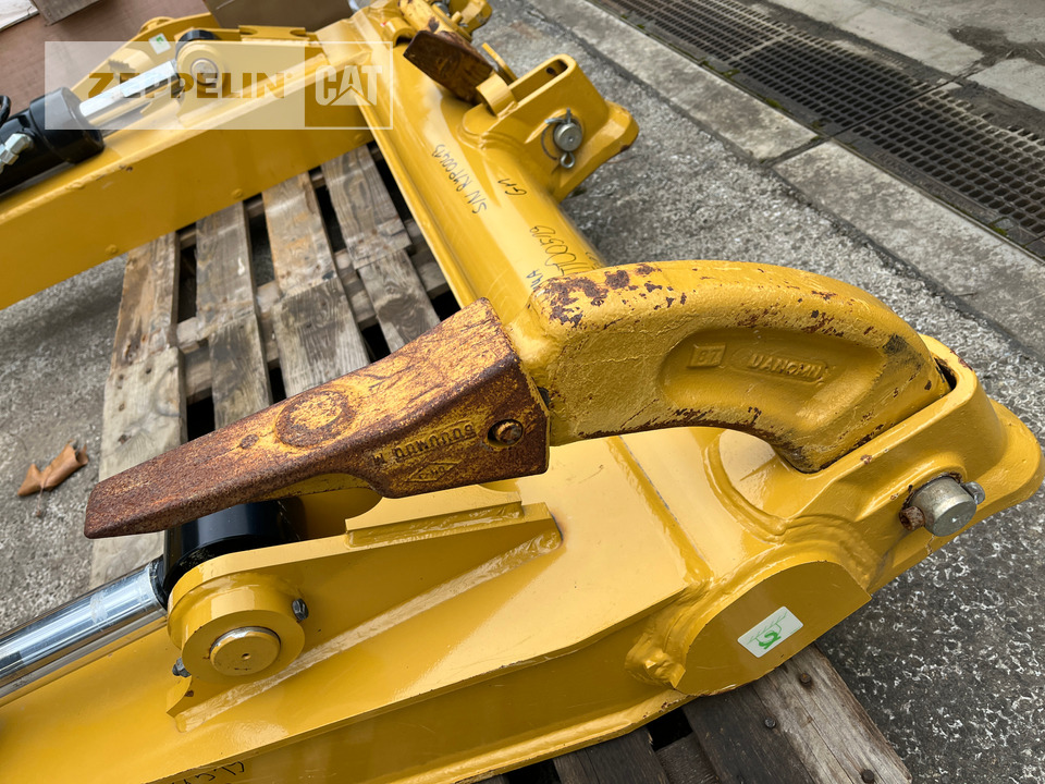 Cat 3-Zahn Heckaufreißer - حراث تحت التربة - آلات الإنشاء: صورة 4 Cat 3-Zahn Heckaufreißer - حراث تحت التربة - آلات الإنشاء: صورة 4
