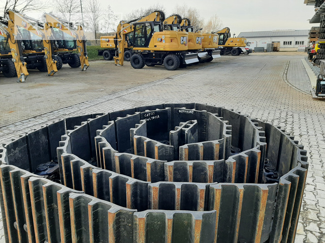 Sonstiges 325-07 Laufwerk 600m - جنزير حديدي - آلات الإنشاء: صورة 4 Sonstiges 325-07 Laufwerk 600m - جنزير حديدي - آلات الإنشاء: صورة 4