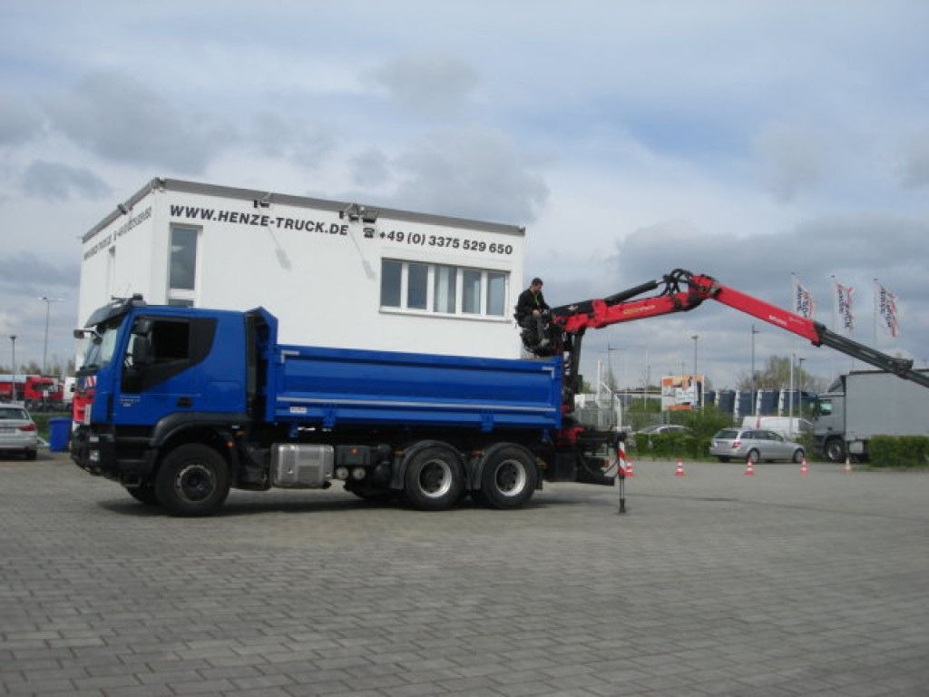 Iveco TRACKER 260T50 6x4 3-Achs Kipper Heckkran Espilo - شاحنة كرين, شاحنة قلاب: صورة 3 Iveco TRACKER 260T50 6x4 3-Achs Kipper Heckkran Espilo - شاحنة كرين, شاحنة قلاب: صورة 3