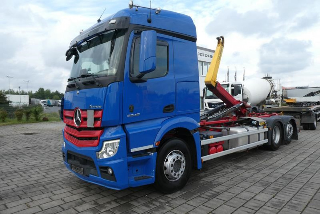 MERCEDES-BENZ Actros neu 2546 L 6x2 Abrollkipper Lenk-Lift Achse - شاحنة برافعة خطافية: صورة 1 MERCEDES-BENZ Actros neu 2546 L 6x2 Abrollkipper Lenk-Lift Achse - شاحنة برافعة خطافية: صورة 1