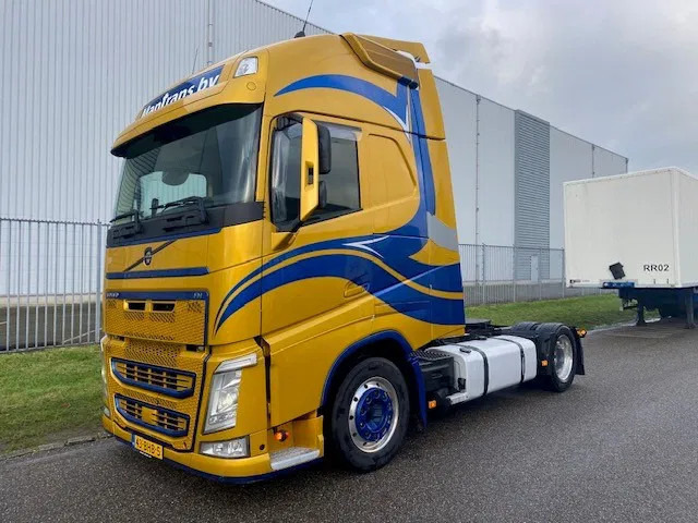 Volvo FH 13.460 trekker, met XL cabine, special paint en incl parc cool, fridge, - مقطورة السحب: صورة 1 Volvo FH 13.460 trekker, met XL cabine, special paint en incl parc cool, fridge, - مقطورة السحب: صورة 1