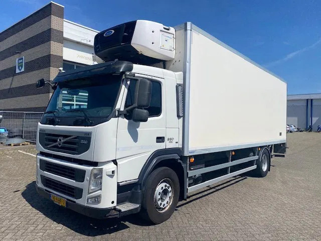 Volvo FM 330 EEV koelvriesbak , 760 lang, 2 comp, carrier koeler, D"hollandia klep - شاحنة ذات مبرد: صورة 1 Volvo FM 330 EEV koelvriesbak , 760 lang, 2 comp, carrier koeler, D"hollandia klep - شاحنة ذات مبرد: صورة 1