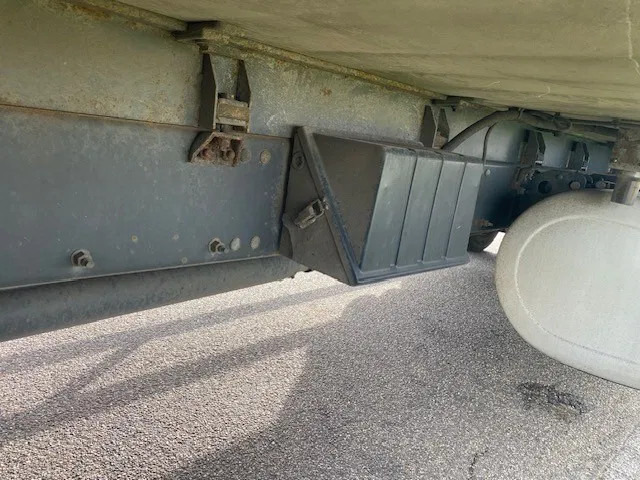 Volvo FM 330 koel vries 2 temperaturen ,CARRIER,met tussenwand, zijdeur en laadklep - شاحنة ذات مبرد: صورة 5 Volvo FM 330 koel vries 2 temperaturen ,CARRIER,met tussenwand, zijdeur en laadklep - شاحنة ذات مبرد: صورة 5