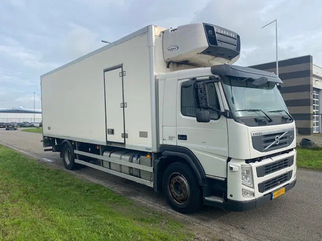Volvo FM 330 koel vries 2 temperaturen ,CARRIER,met tussenwand, zijdeur en laadklep - شاحنة ذات مبرد: صورة 2 Volvo FM 330 koel vries 2 temperaturen ,CARRIER,met tussenwand, zijdeur en laadklep - شاحنة ذات مبرد: صورة 2