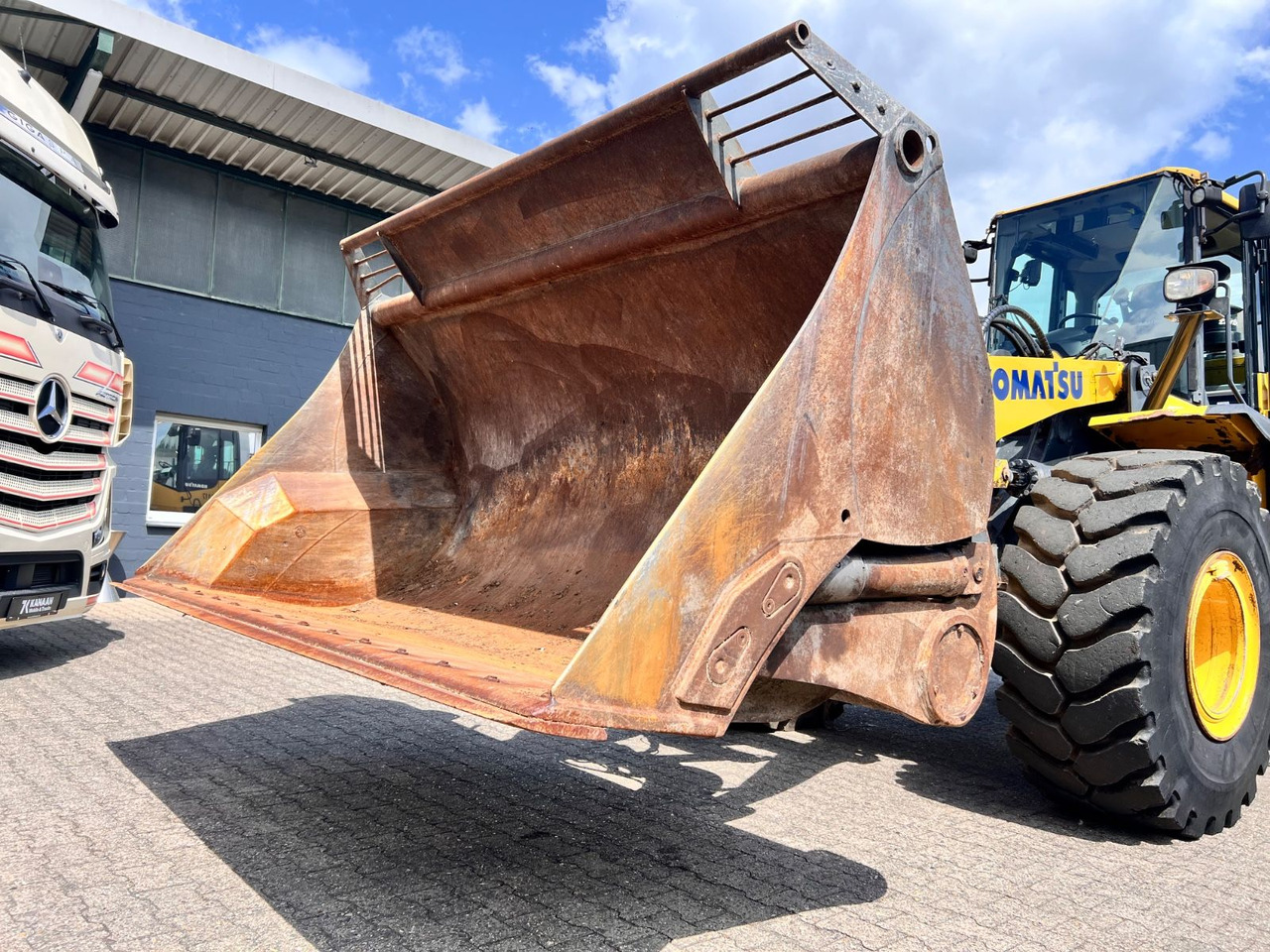Komatsu WA 380-7 A Hochkippschaufel 4,5m³ Schnellwechsle - اللودر بعجل: صورة 1 Komatsu WA 380-7 A Hochkippschaufel 4,5m³ Schnellwechsle - اللودر بعجل: صورة 1