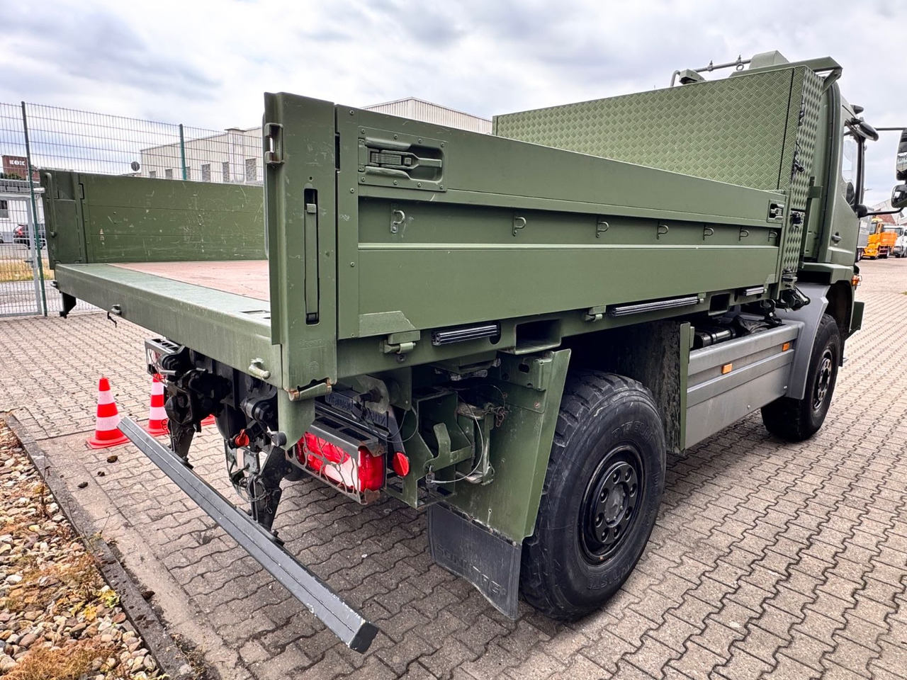 Mercedes-Benz 1018 Atego 4x4 Allrad Camper - شاحنة توصيل مفتوحة: صورة 4 Mercedes-Benz 1018 Atego 4x4 Allrad Camper - شاحنة توصيل مفتوحة: صورة 4