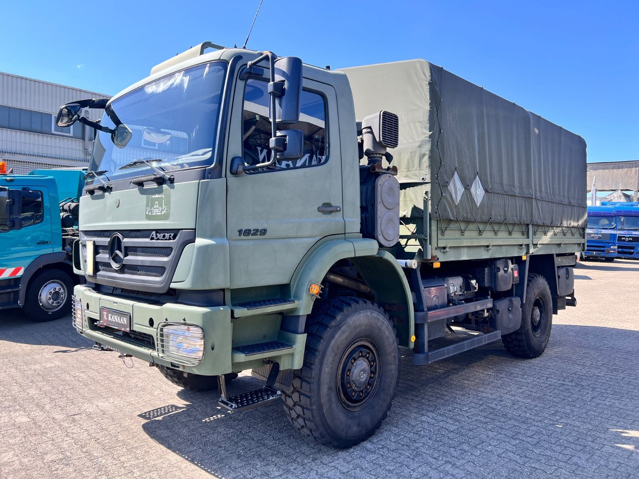 Mercedes-Benz 1829 A Axor 4x4 EX- 31 TKM Camper Expedi - شاحنة ذات ستائر جانبية: صورة 2 Mercedes-Benz 1829 A Axor 4x4 EX- 31 TKM Camper Expedi - شاحنة ذات ستائر جانبية: صورة 2