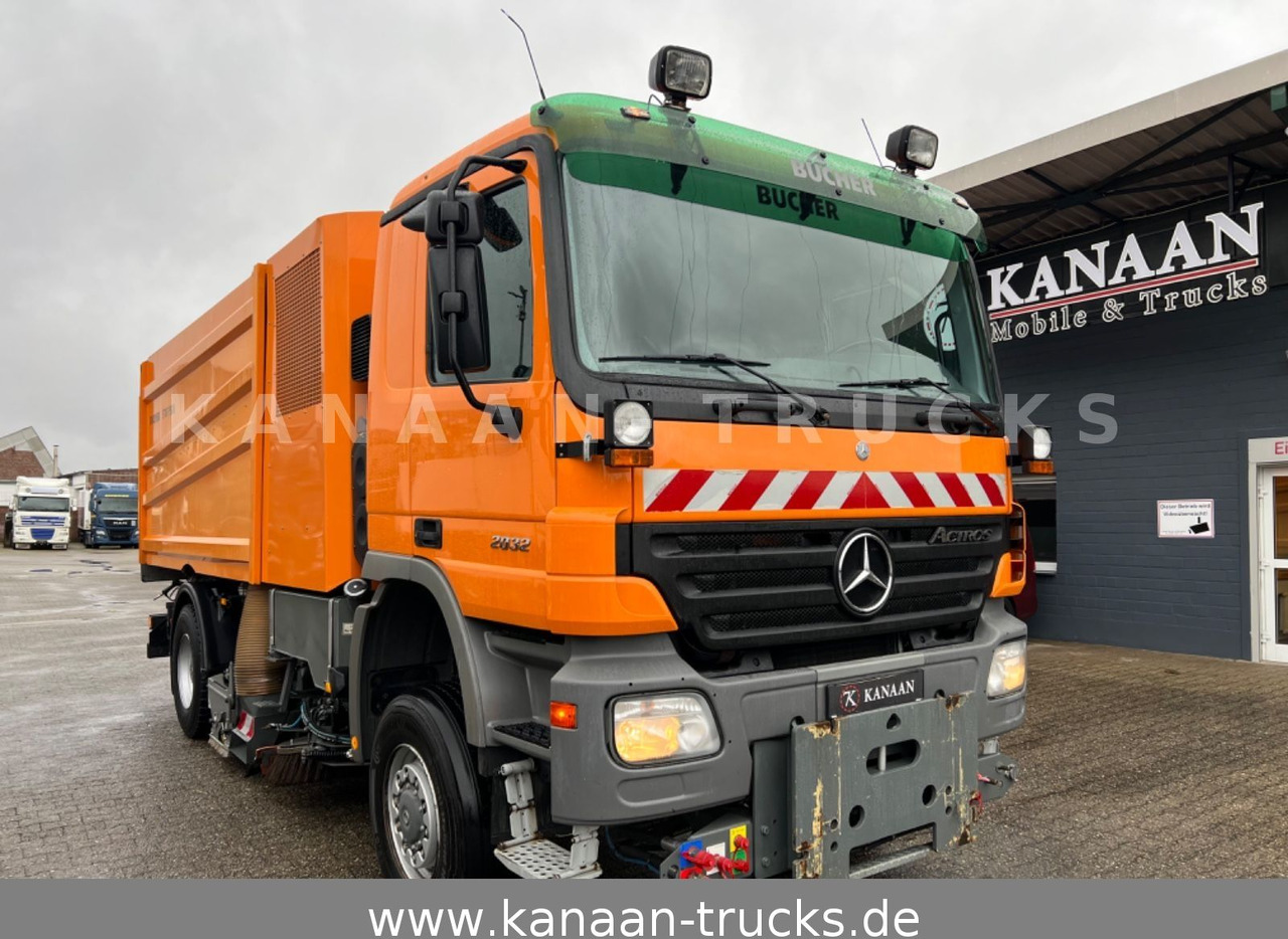 Mercedes-Benz 2032 Actros 4x4 Bucher STKF 9500 AIRPORT KLIMA - سياره كنس شوارع: صورة 2 Mercedes-Benz 2032 Actros 4x4 Bucher STKF 9500 AIRPORT KLIMA - سياره كنس شوارع: صورة 2