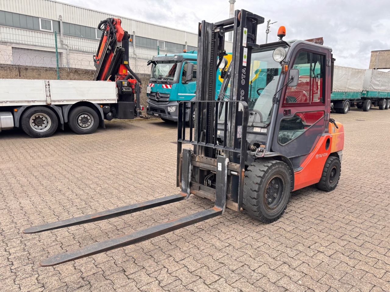 Toyota Tonero 35 Diesel Stapler 3.274h Sideshift - رافعة شوكية ديزل: صورة 3 Toyota Tonero 35 Diesel Stapler 3.274h Sideshift - رافعة شوكية ديزل: صورة 3