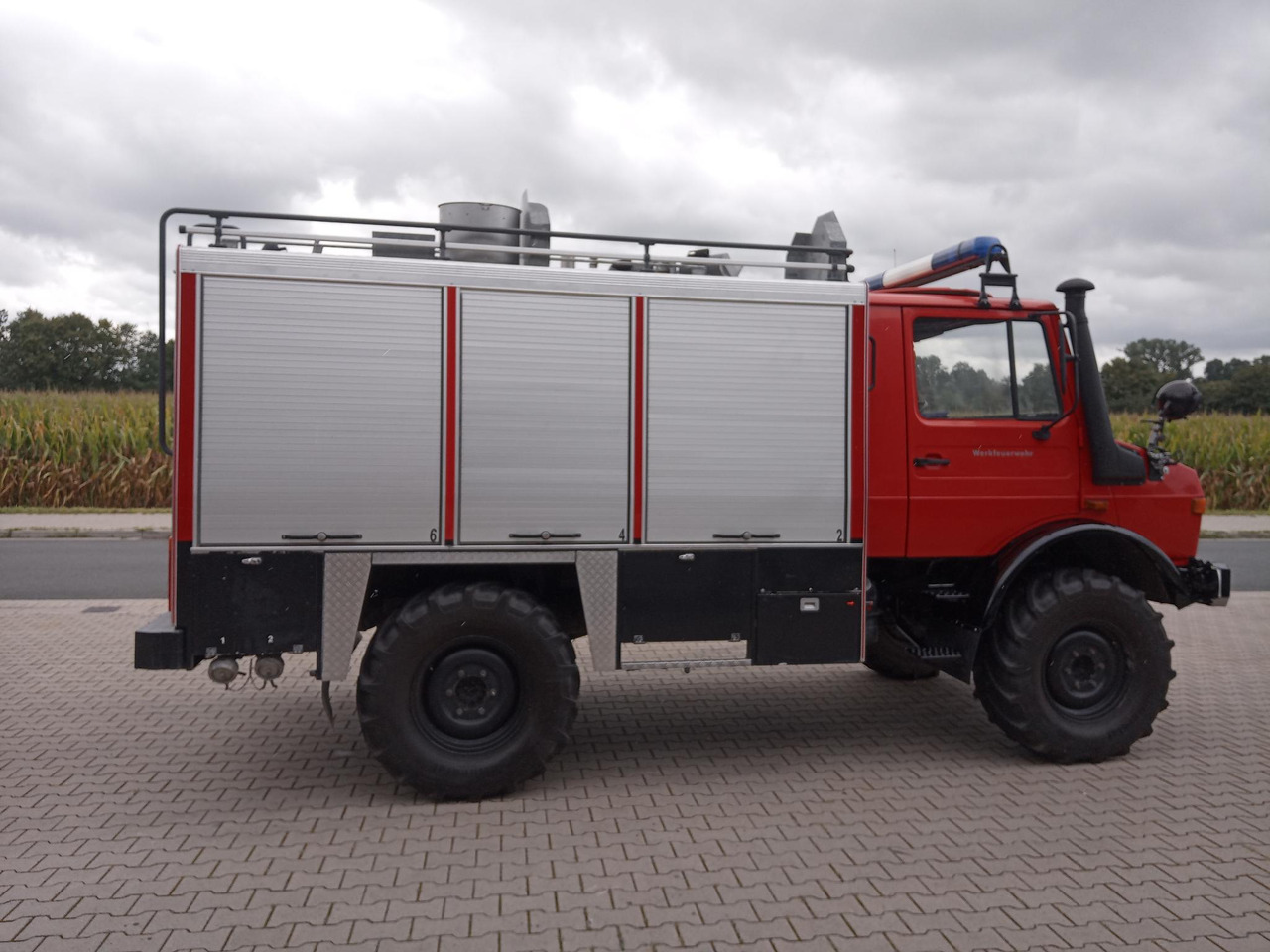 Mercedes Benz Unimog U1300L Unimog Firetruck - شاحنة حريق: صورة 4 Mercedes Benz Unimog U1300L Unimog Firetruck - شاحنة حريق: صورة 4